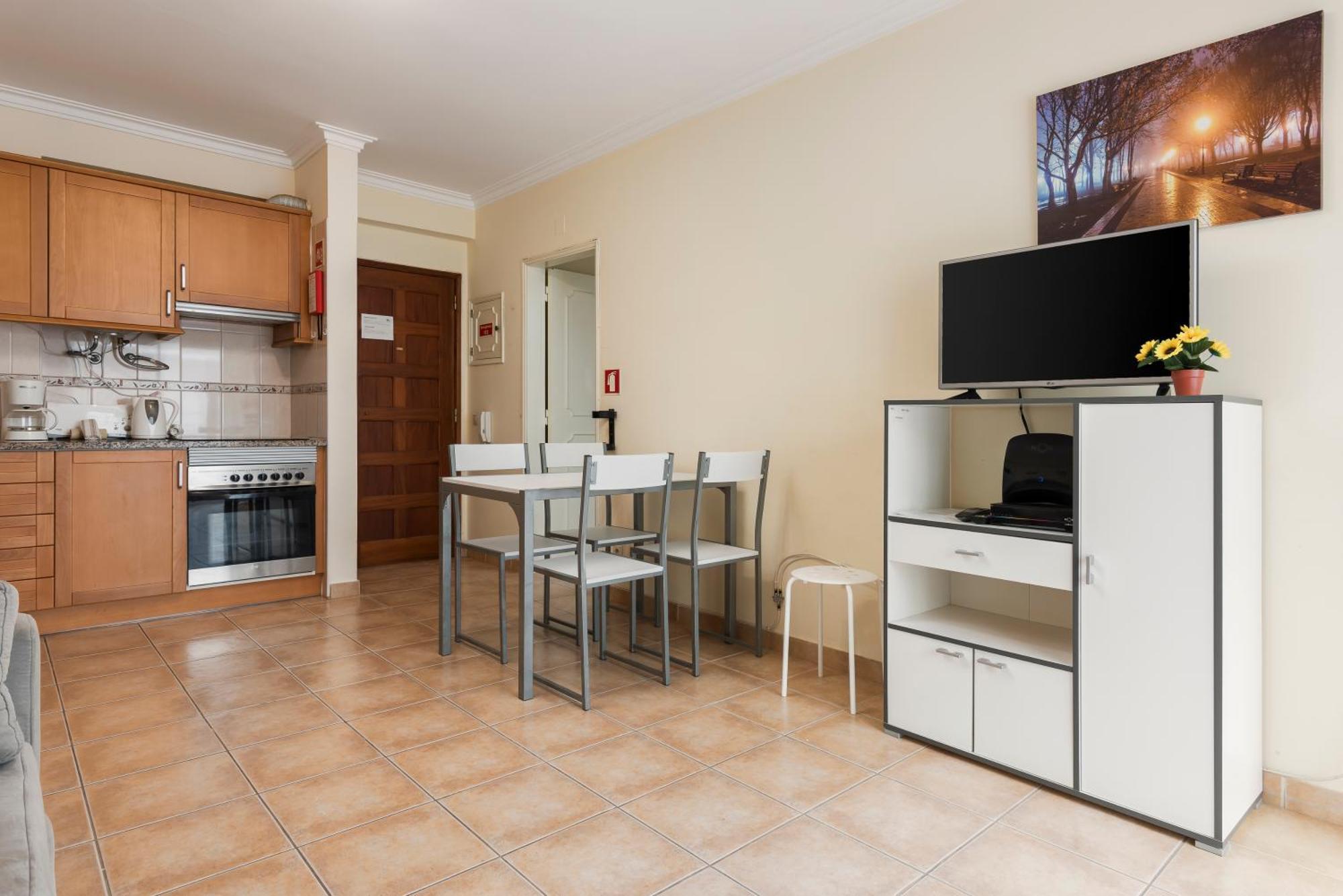 Jaune - 50 Meters To The Beach - Quarteira Exterior foto